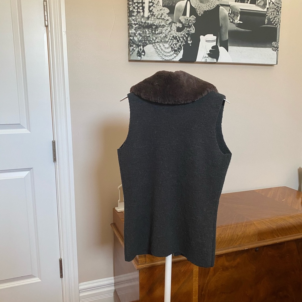 ❤️🍁Gap NWT Sweater vest with faux fur! - Picture 2 of 5